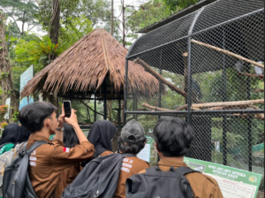 Field trip Konservasi Sumber Daya Hutan di Siantar Zoo